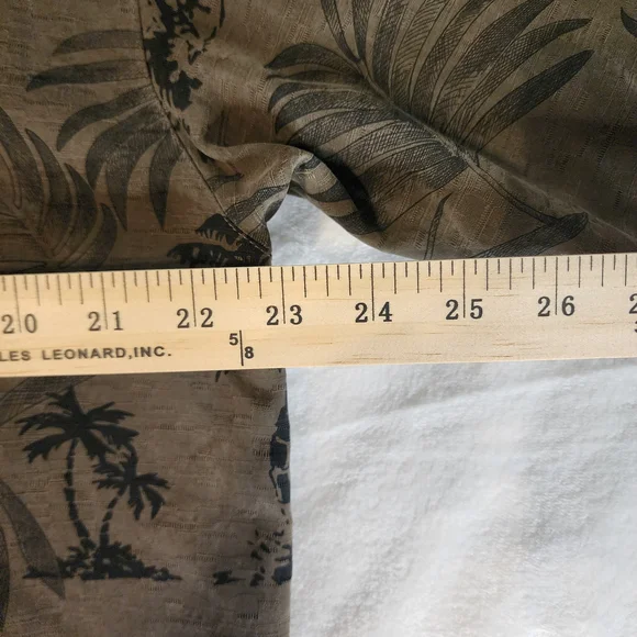Tommy Bahama 100% Silk Button Down Short Sleeve Shirt Mens Size Medium Tropical - Picture 4 of 6